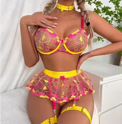 Vackert set med damunderkläder BH KJOL LÅRBAND G-STRING M