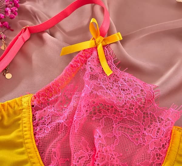Smukt LINGERISÆT BH-STRINGER Strømpeholdere BLONDE S