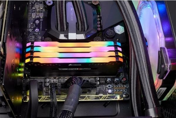 Corsair Vengeance CMW32GX4M4C3200C16 Minnesmodul 32GB DDR4 3200MHz