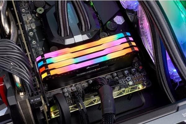 Corsair Vengeance CMW32GX4M4C3200C16 Minnesmodul 32GB DDR4 3200MHz