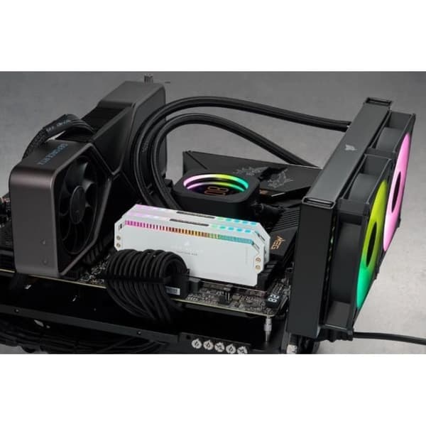 RAM-minne - CORSAIR - DOMINATOR PLATINUM RGB DDR5 - 32GB 2x16GB DIMM - 5200 MHz - 1,25V - Vit (CMT32GX5M2B5200C40W)