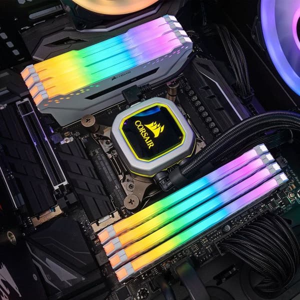 Corsair Vengeance CMW32GX4M4C3600C18W DDR4 RAM - 32 GB (4 x 8 GB) - 3600 MHz - Vit