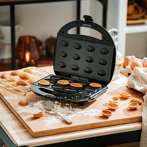 Adler AD 3071 Peanut Toaster (12 st.) Svart