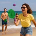 Miniatyrbild 4 av 6: Set av Strandtennis 2 Plast Racketar 50 cm med 2 Skum Bollar och Transportväska - Slumptvärg