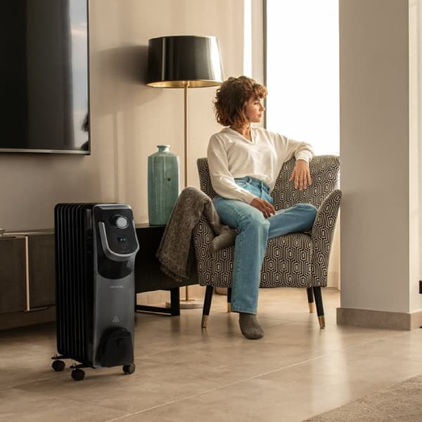 Cecotec 9-fin oil-filled heater, 2000 W, 360º technology, 3 power levels, 22-m² coverage area, cord winder, easy control, handle, caster and double s
