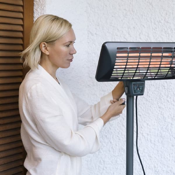 Cecotec Halogen stand or wall heater, 2000 W, for outdoors use. Quartz. IP24. Remote control. 7-hour timer. 2 power levels. Adjustable height.