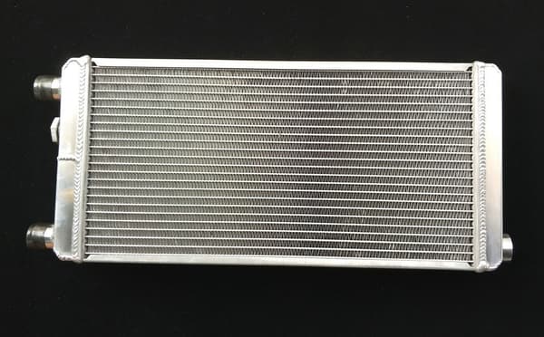 Aluminiumradiator, perfekt pasform til Fiat Cinquecento, holdbar legeringskonstruktion, effektiv køleløsning.