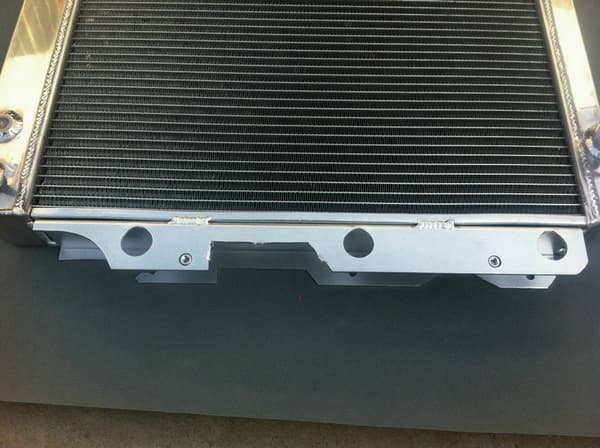Højtydende aluminiumsradiator, 3-rækkers design, forbedret køleeffektivitet, nem installation.