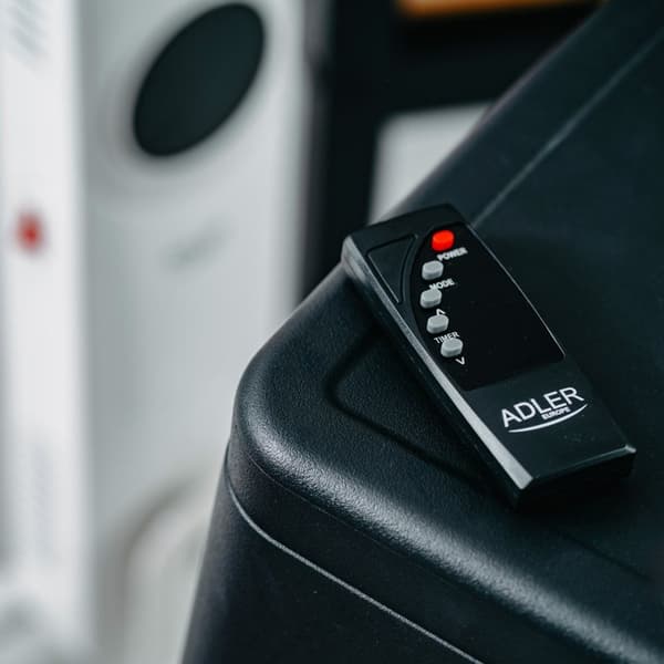 Elektrisk oliefyr med fjernbetjening CAMRY CR 7826 13 ribber sort