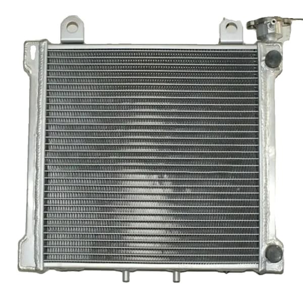 Aluminiumradiator, holdbar legeringskonstruktion, designet til DS650-modeller, effektiv køleydelse.