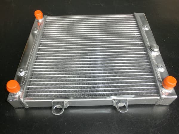 Aluminiumkøler, designet til Polaris Sportsman 500, optimal køleeffektivitet, nem installation.