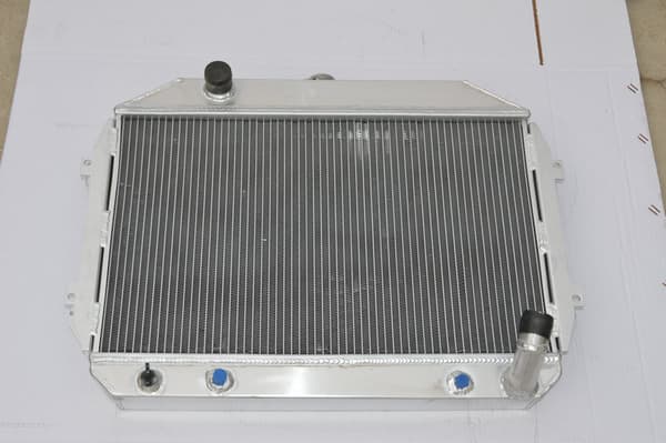 Aluminium Racing Radiator, Tre-række Design, Skræddersyet til 240Z/260Z, Forbedret Køleeffektivitet