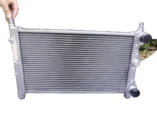 Alumiinijäähdytin FIAT UNO Innocenti Millelle, 40MM paksu, 2 rivin muotoilu, optimaalinen jäähdytysuudistus.