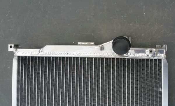 56mm Aluminium Radiator, Perfekt Pasform til BMW E46/Z4, Høj Køleeffektivitet, Holdbar Konstruktion