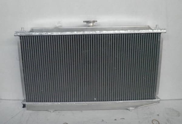 Alumiinijäähdytin, sisältää 2 tuuletinta, suunniteltu Honda Civic CRX:lle 1988-1991, kevyt ja tehokas.