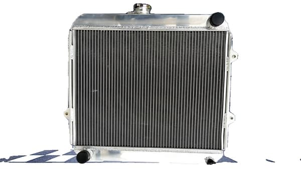 Toyota Hilux Alumiinijäähdytin, Ydinmitat 520mm x 405mm, Kevyt Rakenne, Helppo Asennus