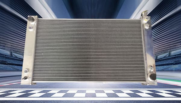 Aluminiumkylare för Chevy C/K-lastbilar, högpresterande kylning, hållbar konstruktion, transmissionskompatibel