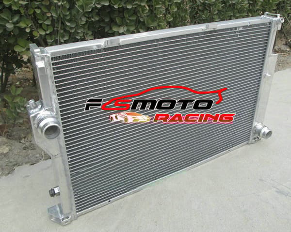 Aluminium Radiator Kit til BMW 5 E34 & 7 E32, inkluderer blæser, optimeret til 3,5L motor.
