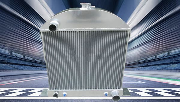 Aluminiumkylare för 1930-1931 Ford Model A, passar Chevy-motor, hållbar konstruktion, automatisk transmissionskylare ingår.