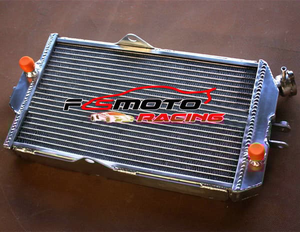 3ROW Aluminium Radiator, Holdbart Aluminium Materiale, Inkluderer Radiatorlåg, Forbedret Køleeffektivitet