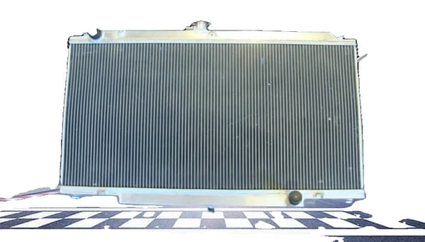 Nissan GU Patrol Y61 Racing Radiator, Aluminiumkonstruktion, Optimeret Køleeffektivitet, Nem Installation