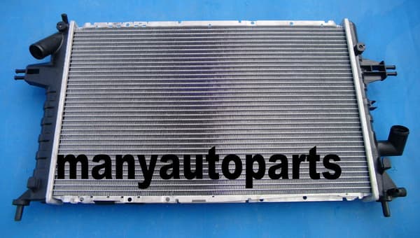 Vauxhall Astra G Radiator MK4, Designet til manuelle køretøjer, Fuld aluminiumskonstruktion, Letvægts på 6,5 kg