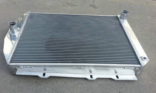 Chevrolet Aluminiumkylare, 3-radig konfiguration, förbättrad kylprestanda, passar 350 V8 manuell