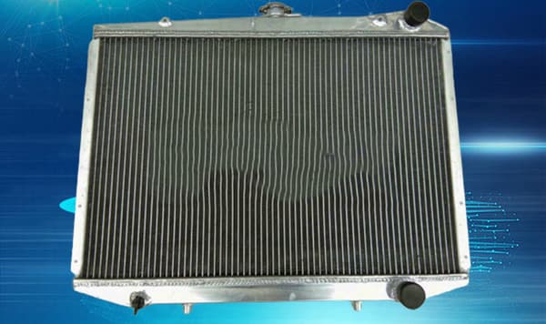 Aluminiumkylare, passar Nissan D21 Pathfinder, effektiv kylning, hållbar konstruktion