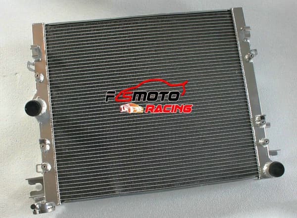 Aluminiumkøler med blæsere til Jeep Wrangler JK, kompatibel med 3.6L og 3.8L motorer, inkluderer kølerhætte.
