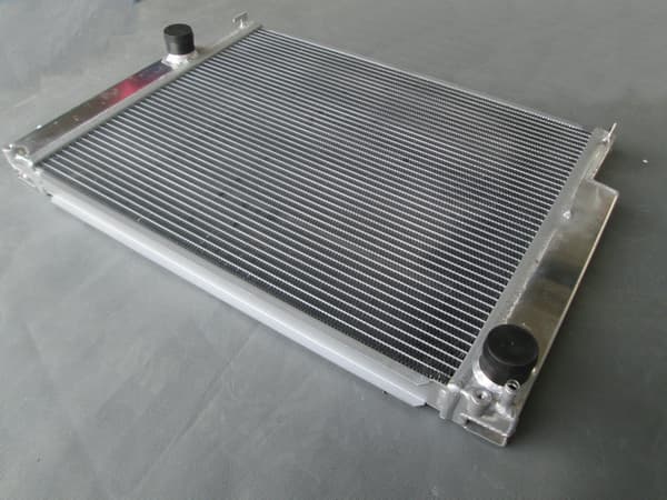 Aluminiumkylarsats, komplett med kåpa och fläkt, passar 1992-1999 BMW E36-modeller.