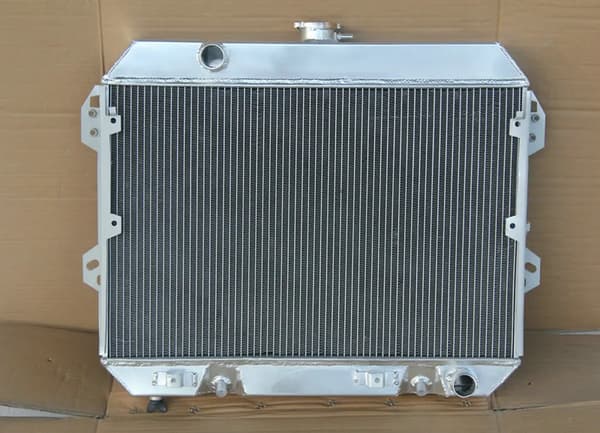 Aluminiumkylare för Nissan Datsun 280Z, 3-radig design, inkluderar kylartopp,Endast radiator