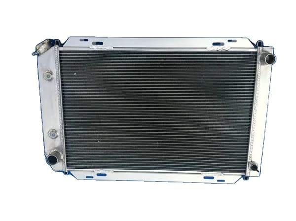 Højtydende aluminiumsradiator, 3-rækkers design, effektiv køling, holdbar legeringskonstruktion.
