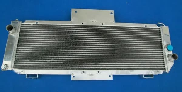 Aluminiumkylare för Renault Alpine A310 V6 2.7L, hållbart legeringsmaterial, perfekt passform fram.