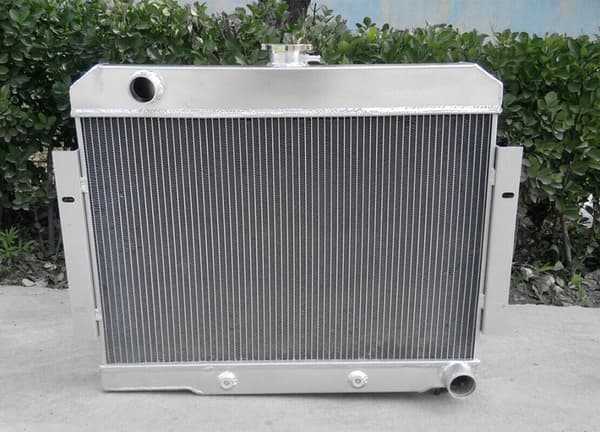 Aluminiumkylare för Jeep CJ5 CJ7, kraftig konstruktion, överlägsen kylkapacitet, TIG-svetsad design