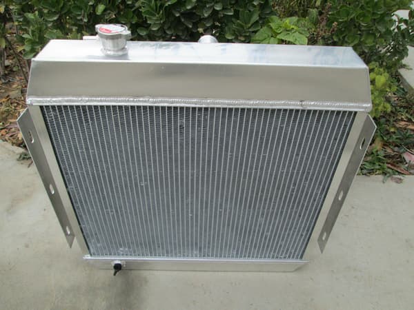 Aluminiumkylare, 3-radig design, motorkompatibilitet för V8, perfekt passform för Chevy 1955-1957