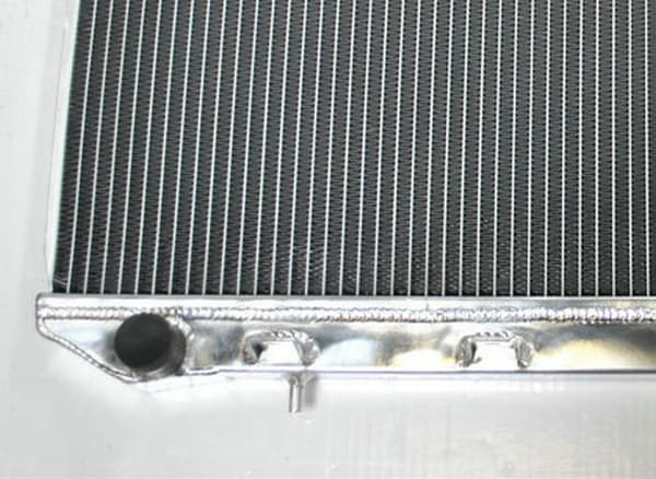 Aluminium Full Radiator för Nissan Primera P10, 2-radig design, effektiv kylning, hållbar legeringskonstruktion