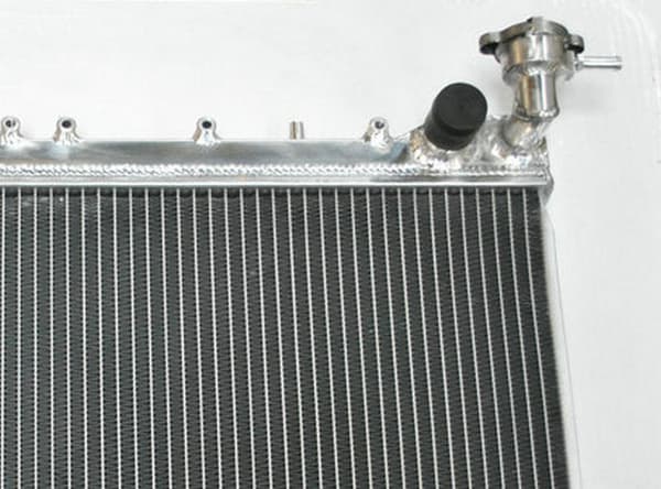 Aluminium Full Radiator för Nissan Primera P10, 2-radig design, effektiv kylning, hållbar legeringskonstruktion
