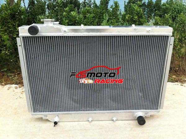 Aluminiumkylare för Toyota Landcruiser, 3-radig design, kärnstorlek 725mm x 425mm, inlopp/utlopp 38mm