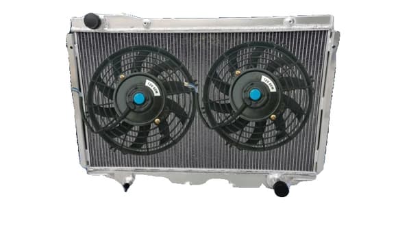 Aluminiumkylare för Toyota Landcruiser, 3-radig design, kärnstorlek 725mm x 425mm, inlopp/utlopp 38mm