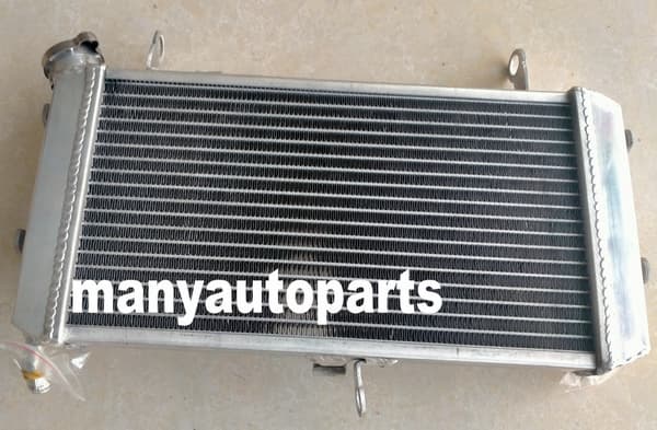 Aluminiumkylare för Suzuki GSR750, 40% ökad kylningseffektivitet, 100% TIG-svetsad konstruktion, vakuum-lödd kärna