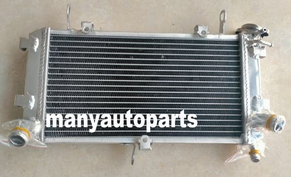Aluminiumkylare för Suzuki GSR750, 40% ökad kylningseffektivitet, 100% TIG-svetsad konstruktion, vakuum-lödd kärna