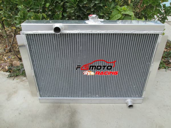 Aluminiumkylare för Nissan Datsun Fairlady Z, helt i aluminium, kärnstorlek 618*400*56 mm, totalstorlek 700*490*703 mm.