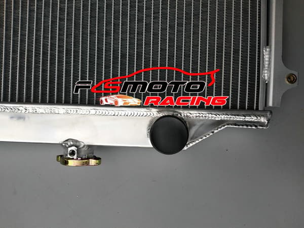Aluminiumkylare för Toyota Hilux Surf, 640 mm kärnstorlek, hållbar design, inkluderar kylartopp.