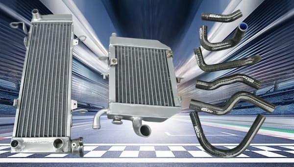 Aluminiumkylare med silikon slangar, hög prestanda, hållbar konstruktion,svart