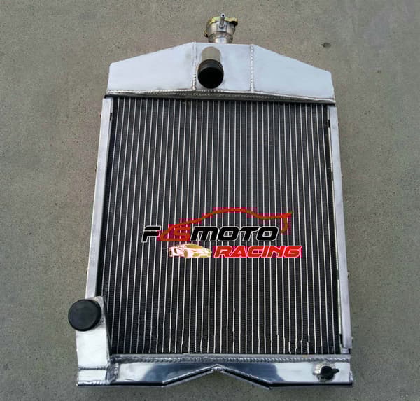 4ROW Aluminium Radiator, Øget Kølekapacitet, Holdbar TIG-svejset Konstruktion, Perfekt Pasform til Ford Traktorer