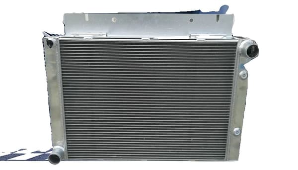 Aluminiumkøler til Ford Galaxie 500XL, 3-rækkers design, optimal køleeffektivitet, holdbar konstruktion.