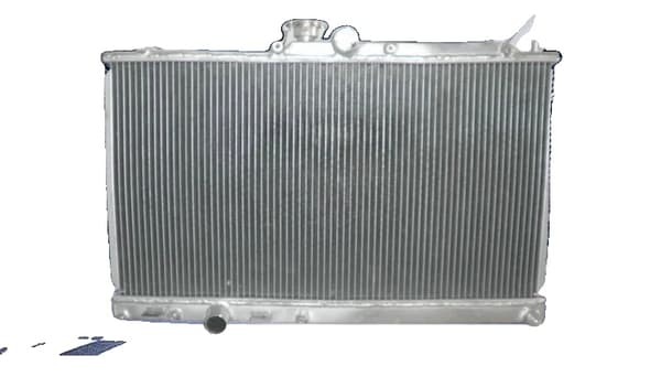 Alumiinijäähdytin, ydinmitat 685 mm x 380 mm, kevyt rakenne, suuri jäähdytyskyky