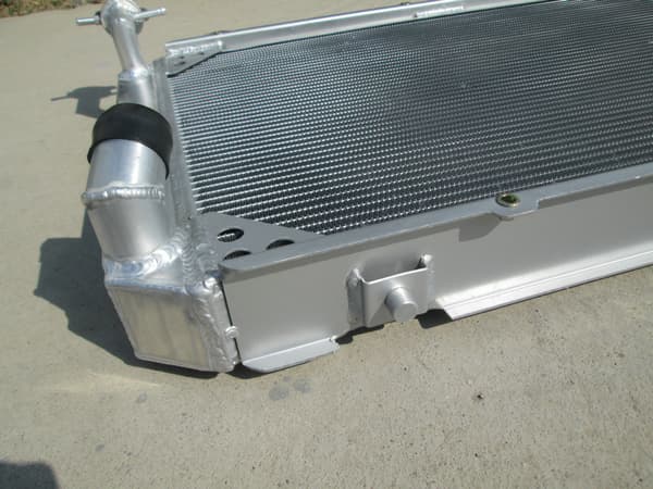 Legeringsaluminium radiator til Nissan Patrol GQ Y60, 4-rækker kerne, komplet installationskit