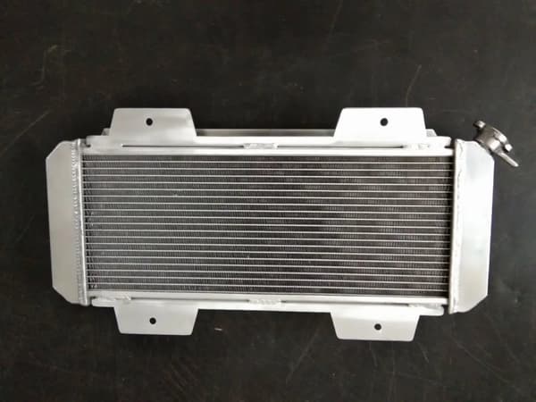 Alumiinijäähdytin, sopii 1976-1983 Ford Fiesta I MK1, parannettu jäähdytyskyky