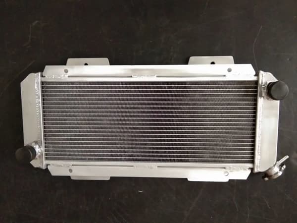 Alumiinijäähdytin, sopii 1976-1983 Ford Fiesta I MK1, parannettu jäähdytyskyky